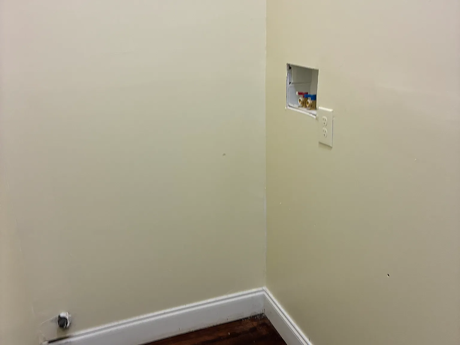 3 bed, 2000 sqft, $2,200 — Photo 3