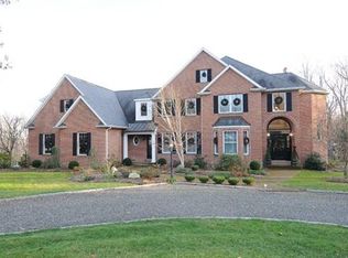 87 Coach Light Dr, Woodbury, CT 06798