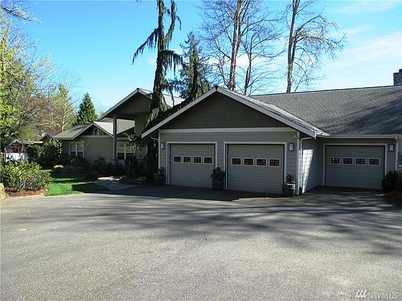 3rd image of 5415 Peninsula Dr SE
