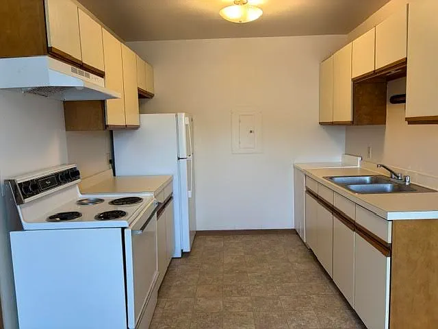 Studio, $599 — Photo 3
