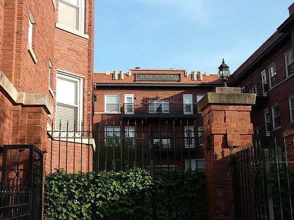 courtyard building