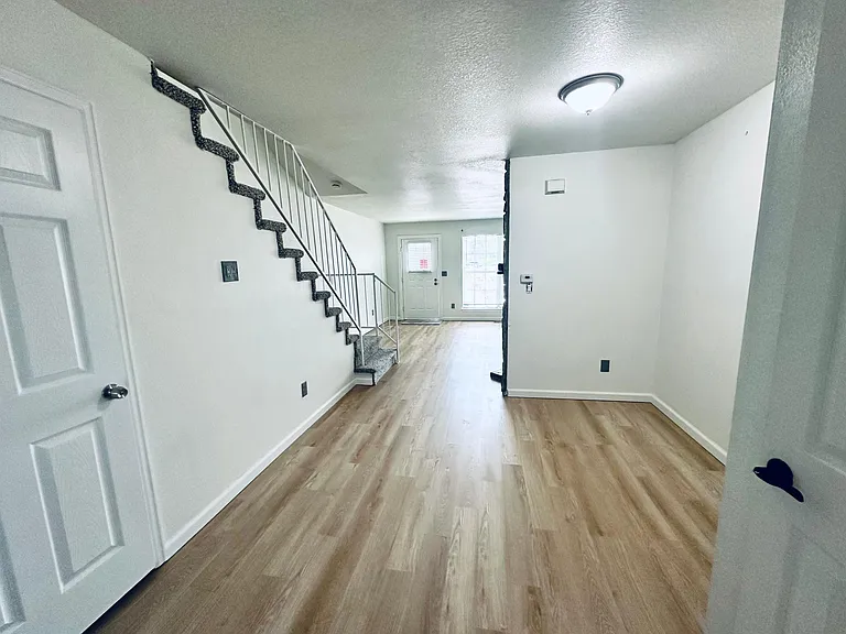 10823 Summerset Way — Photo 5