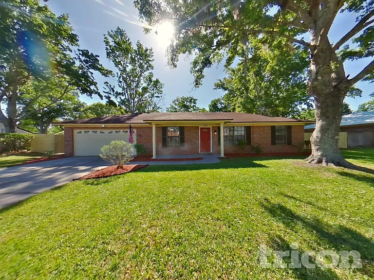 1715 Farm Way — Photo 2