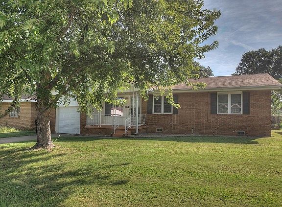 Living room - light and bright!