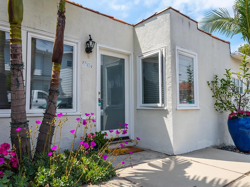 2505 Maple Ave