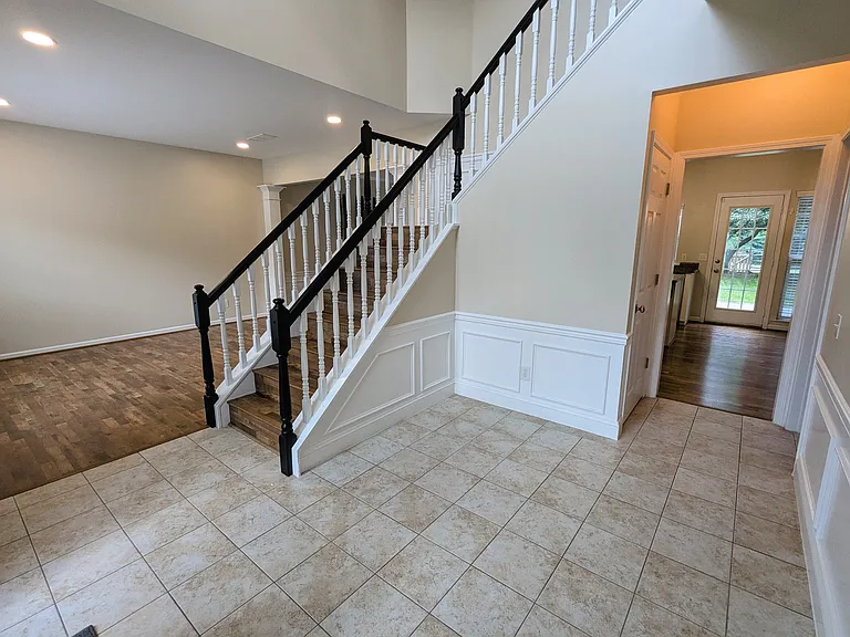 5741 Cambridge Bay Dr — Photo 3