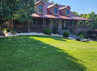 207 Knobs Ln, Cedar Bluff, VA 24609