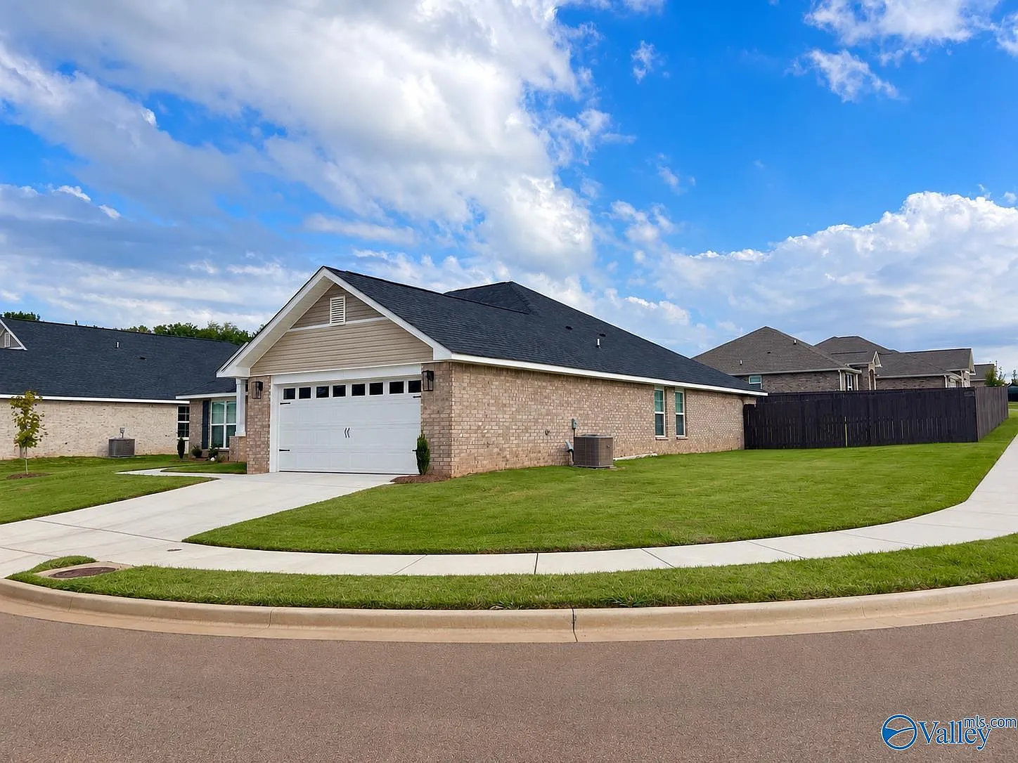4 bed, 3.0 bath, 2300 sqft, $2,150 — Photo 3