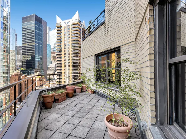 301 East 48th Street image 14 of 17