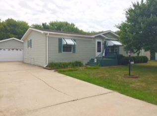 8611 Springwood Ct, Roscoe, IL 61073