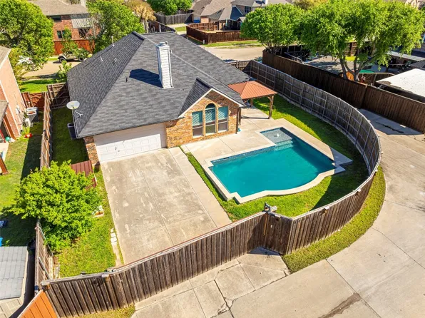 8006 Freeman Dr, Rowlett, TX 75089