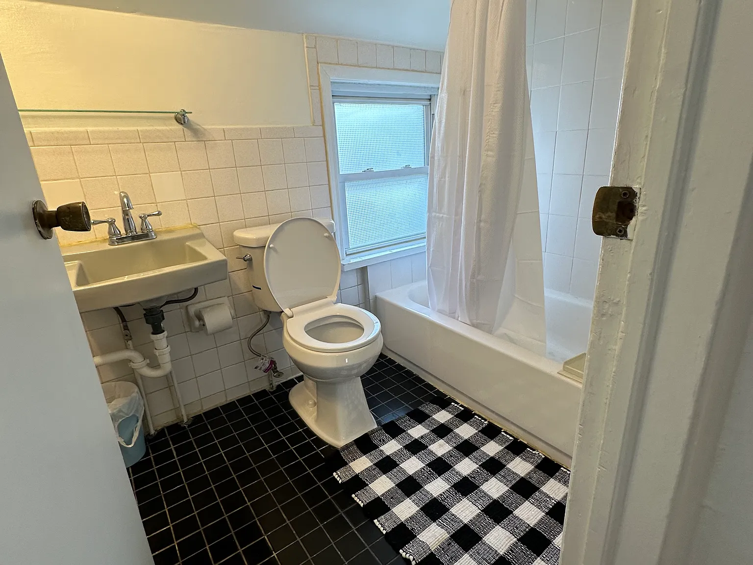 3 bed, 1000 sqft, $2,650 — Photo 3