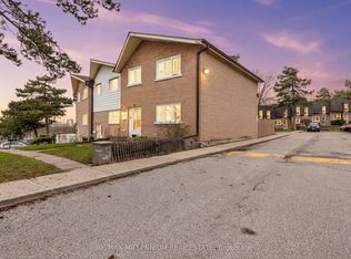 10 Grandravine Dr #5, Toronto, ON M3J 1B1