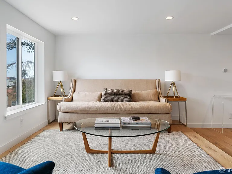 628 Los Palmos Dr — Photo 21
