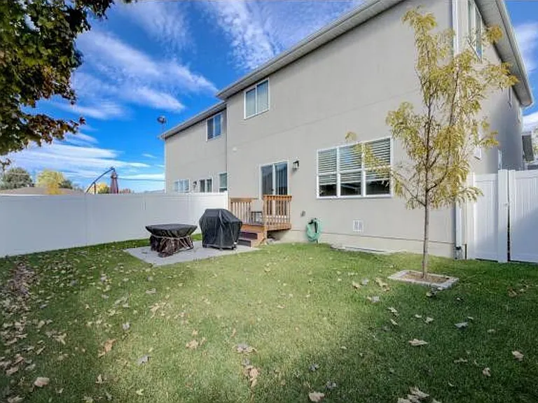461 E Windy Garden Ln — Photo 17