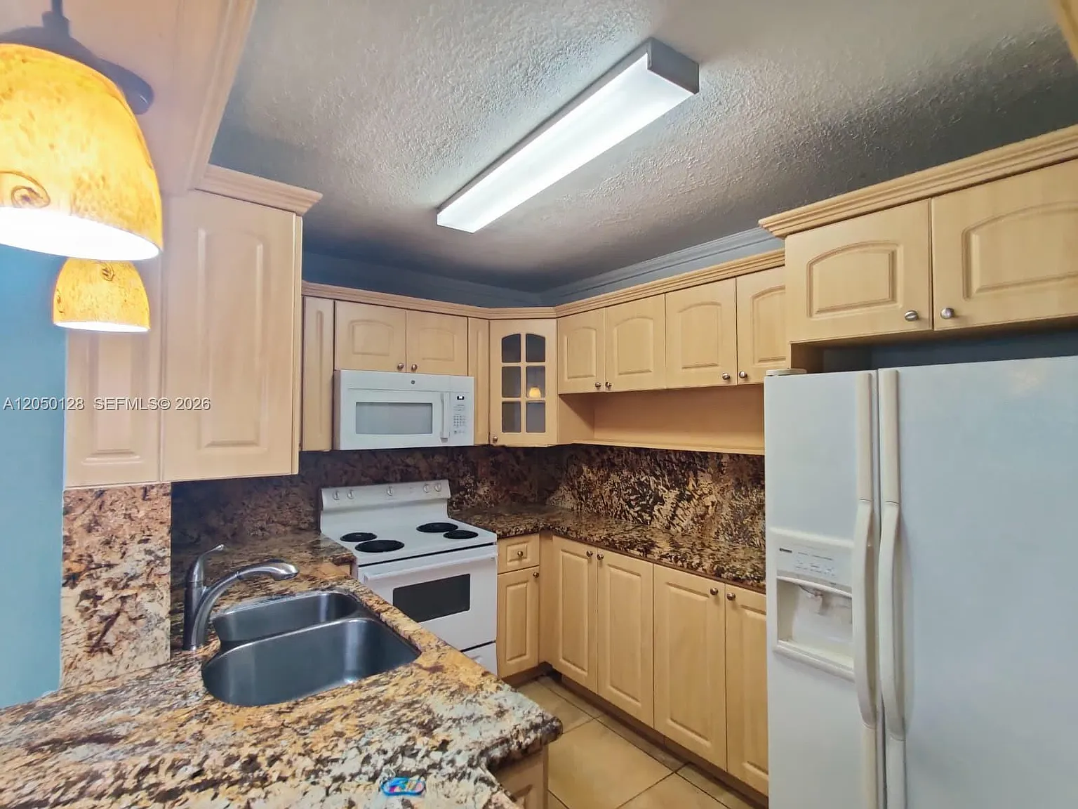 Westland Gardens Condo — Photo 3