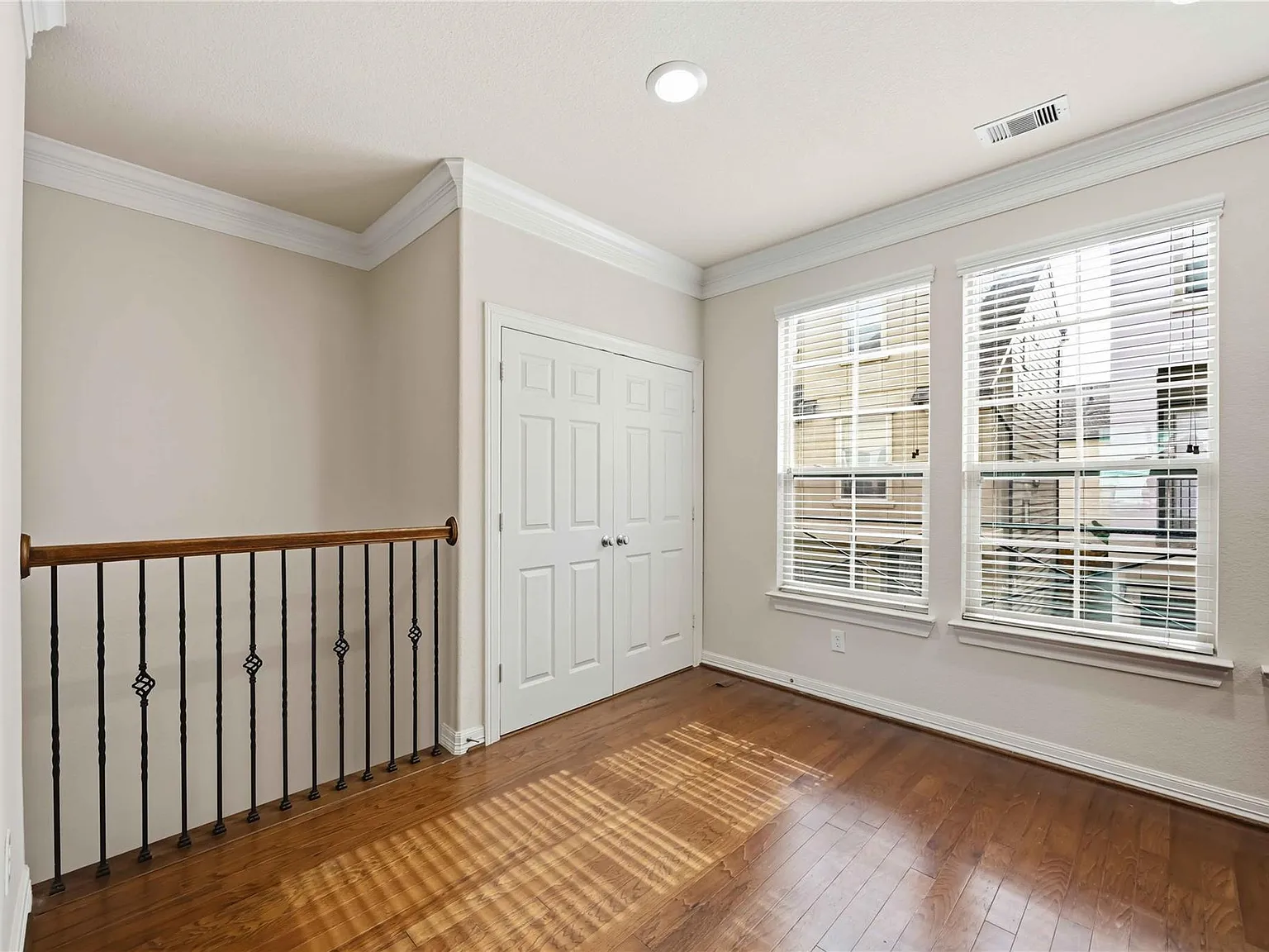 3 bed, 2.5 bath, 1880 sqft, $2,600 — Photo 3