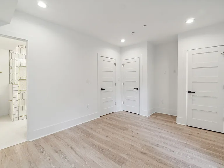 163 U St NE #1 — Photo 24