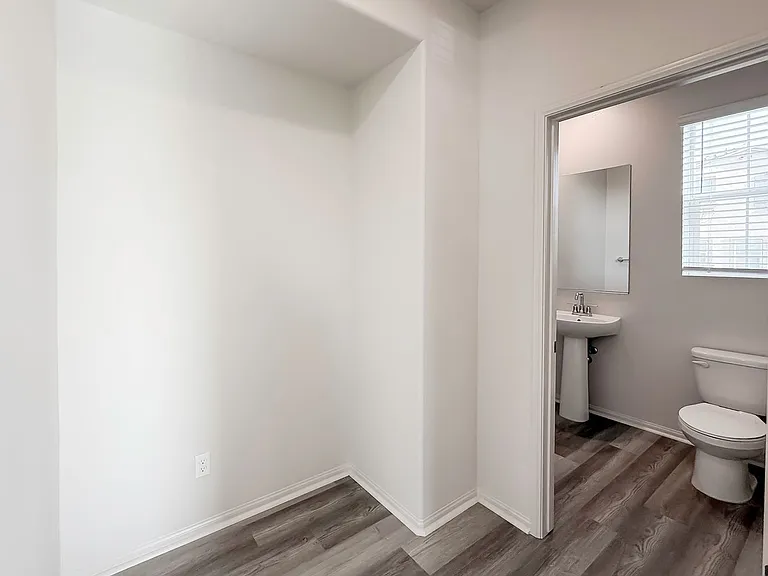 28076 Melrose Dr — Photo 22