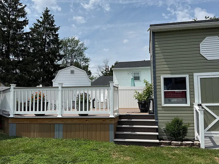 735 Baylor St — Photo 2