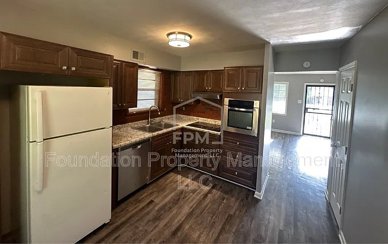 4 bed, 1.5 bath, 1147 sqft, $1,395 — Photo 3