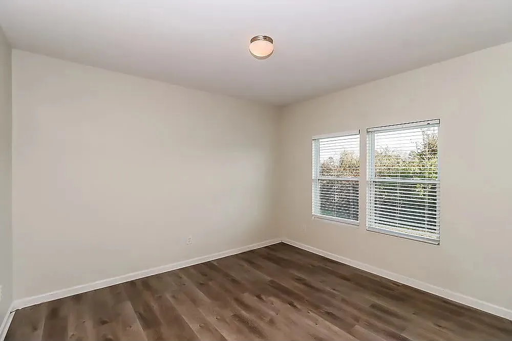 3 bed, 2442 sqft, $2,157 — Photo 3