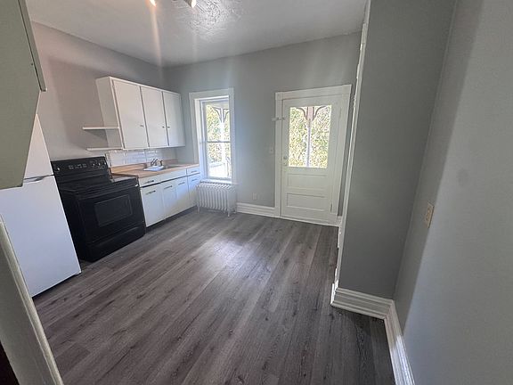 3rd image of 106 E King St #2