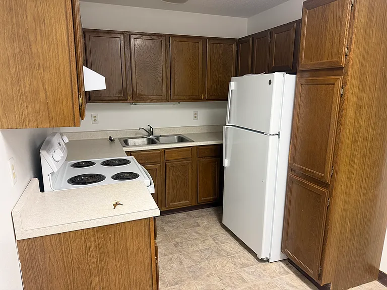 302 Main St N #3 — Photo 3