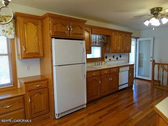 3rd image of 1704 Thompson St