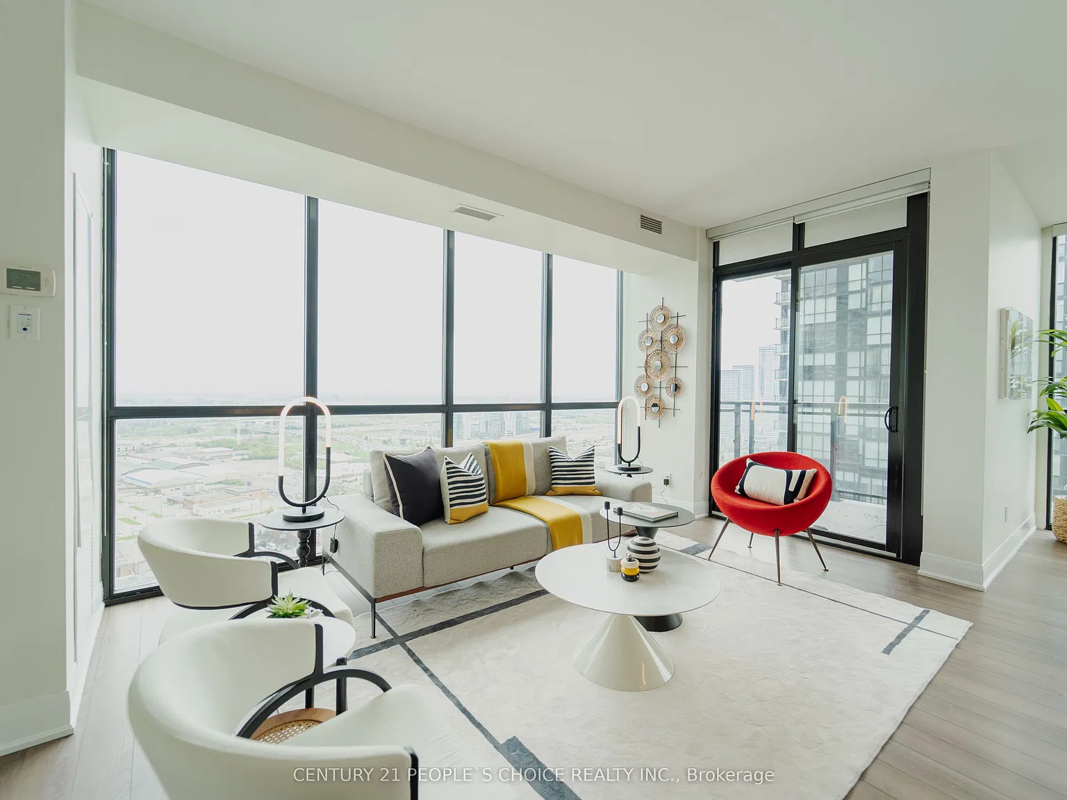 Expo Condos 2 — Photo 4