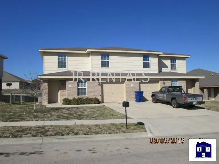 310 Janelle Dr #B — Photo 1
