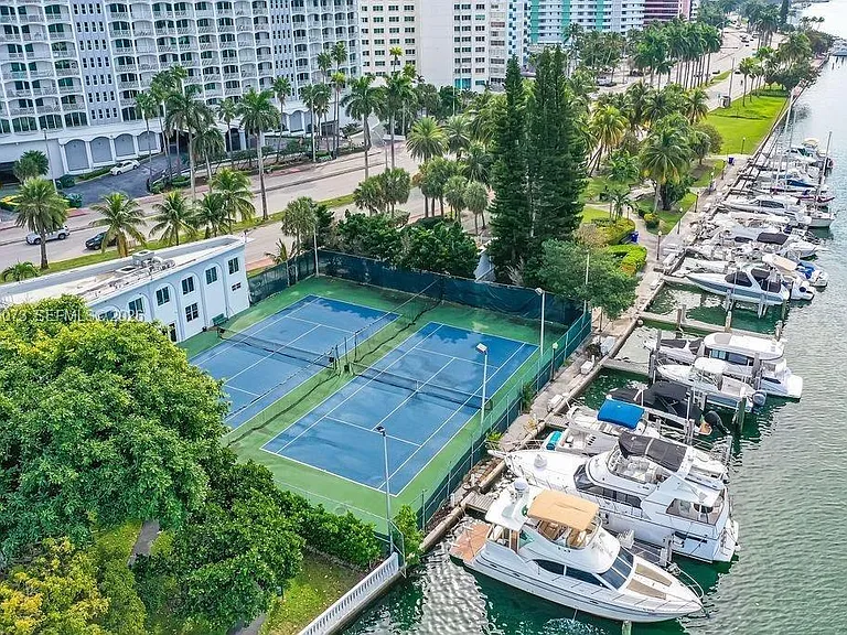 5401 Collins Ave #513 — Photo 4