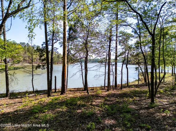 910 Luanne's Way, Alexander City, AL 35010