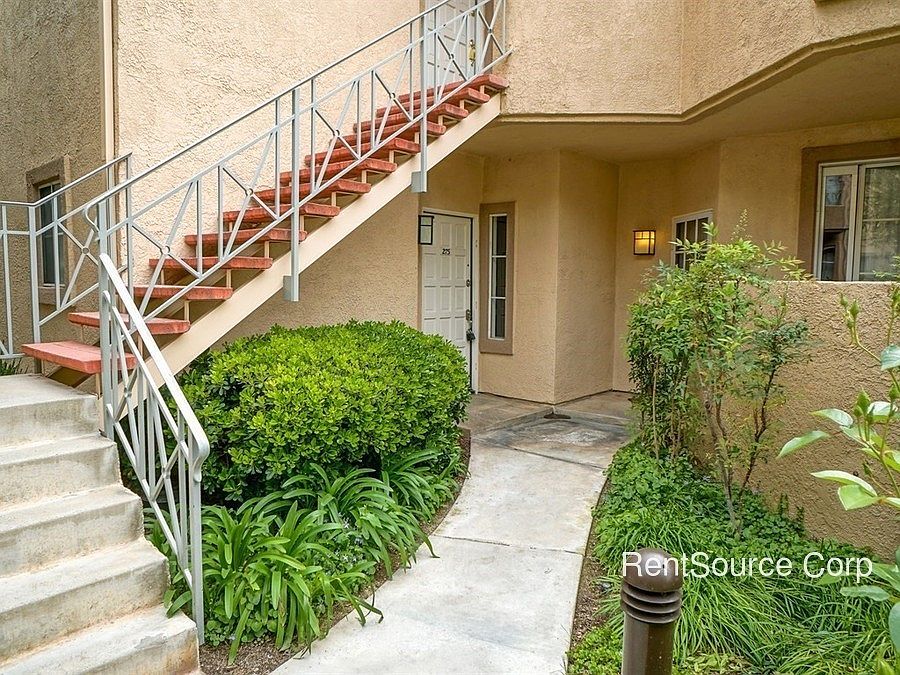 1st image of 23633 Del Monte Dr Unit 275