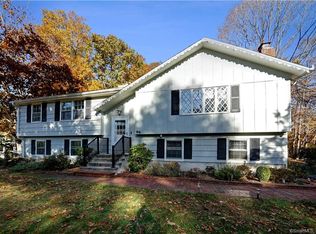 94 Yankee Peddler Path, Madison, CT 06443