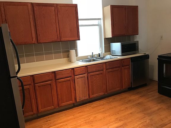 2nd image of 510 S Claremont Ave #2