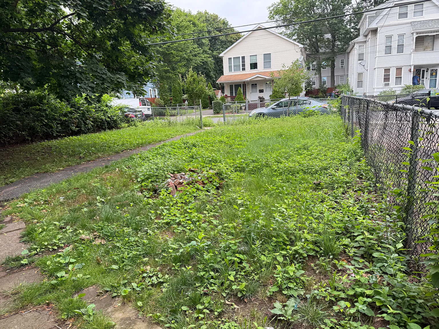 3 bed, $2,300 — Photo 4