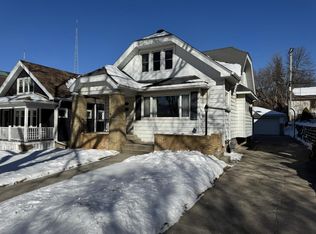 1518 E Beverly Rd, Shorewood, WI 53211