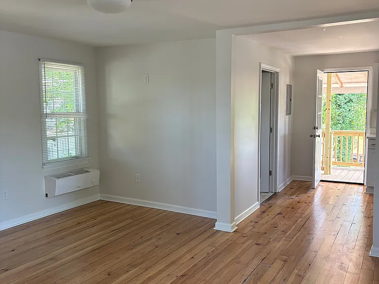 209 E Main St #B — Photo 7