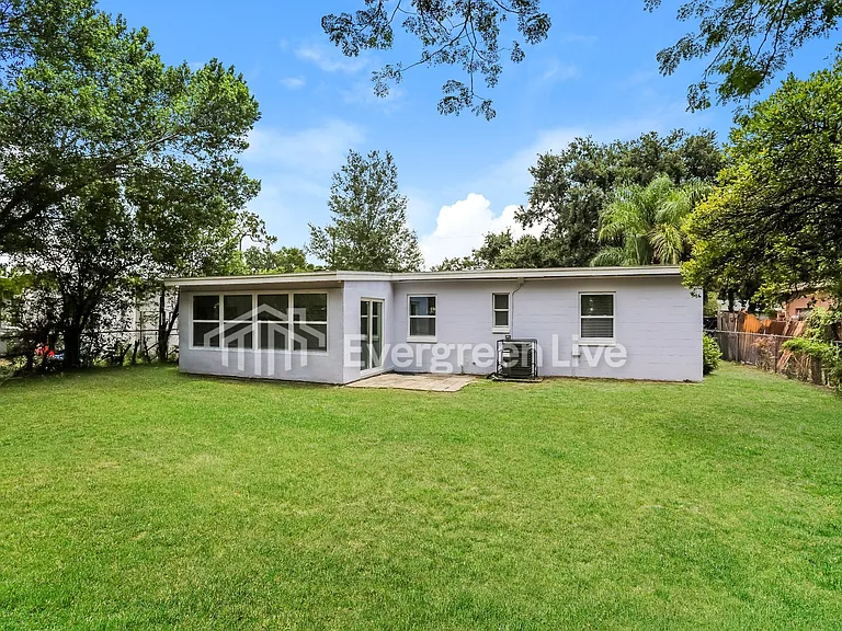 918 Hacienda Ct — Photo 17