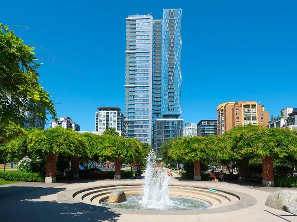 1111 Richards St #3206, Vancouver, BC V6B 3E6