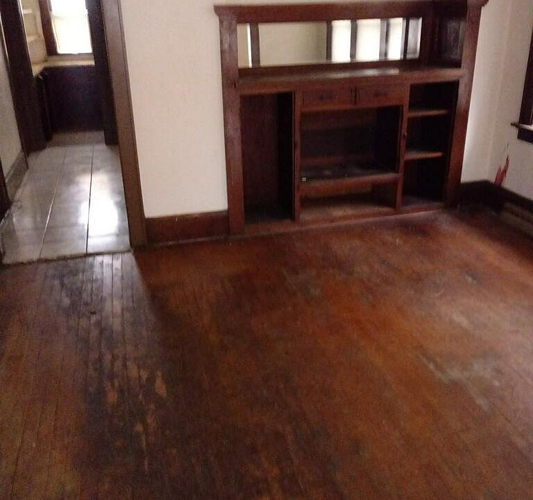 2nd image of 3264 N 34th St