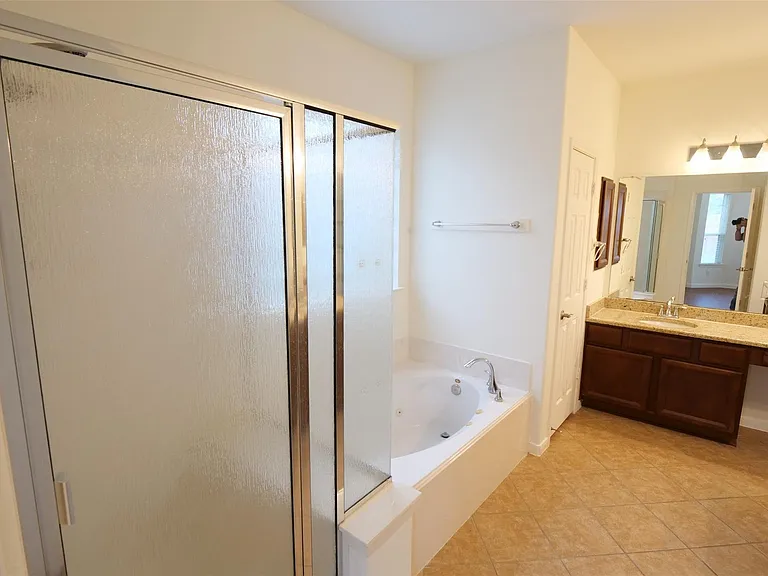 6119 Lakenshire Falls Ln — Photo 18