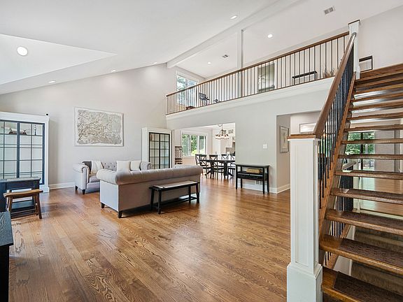 5th image of 15442 Sharon Dr