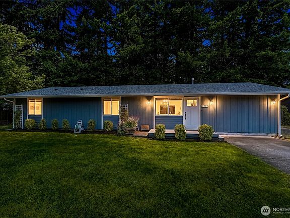 3rd image of 3428 Eagle Drive NE