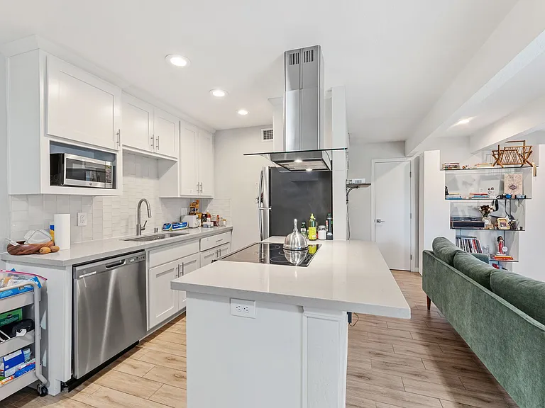 2524 T St #16 — Photo 11