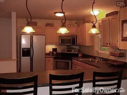 Kitchen with laminate counter tops
						:
						Dishwasher, lzy susan, elec stove
Ample cabnet space
Room for expansion