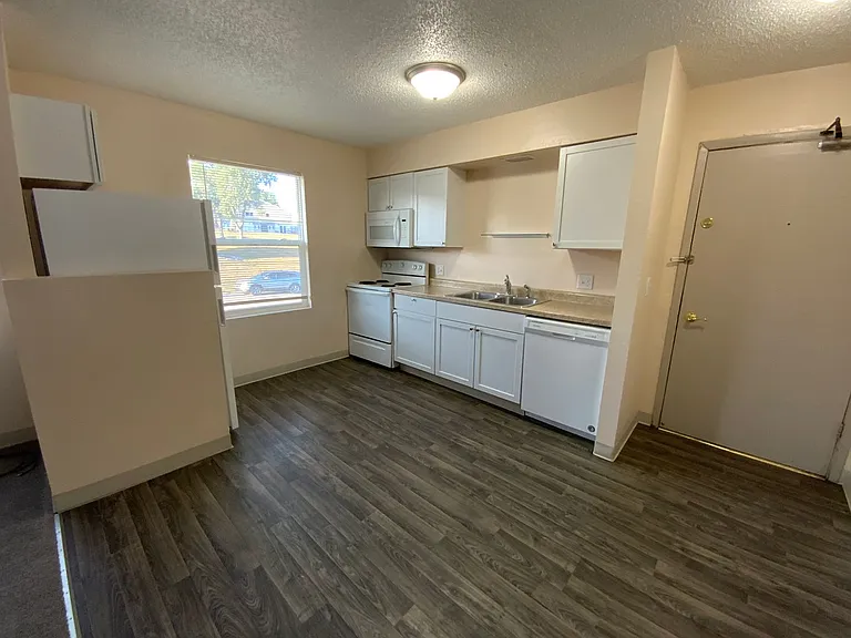 409 Melody Ln — Photo 4
