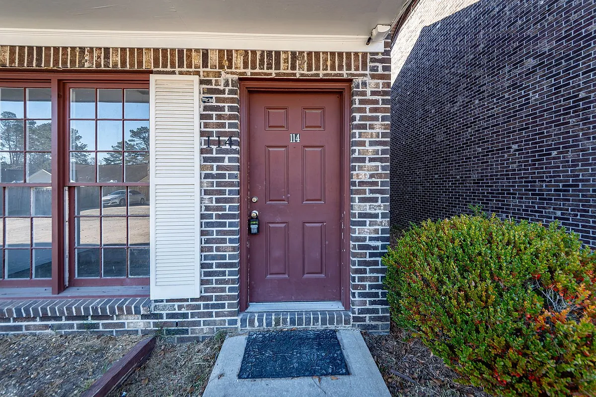 Building Photo - 114 Colonial Ct