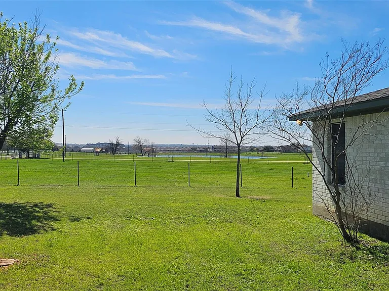 16 Brenda Ln — Photo 5